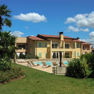 Apartment Le Corti Caterina With Pool By Wonderful Italy, Desenzano del Garda